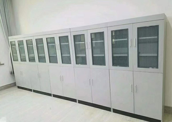 灰白色全木高柜